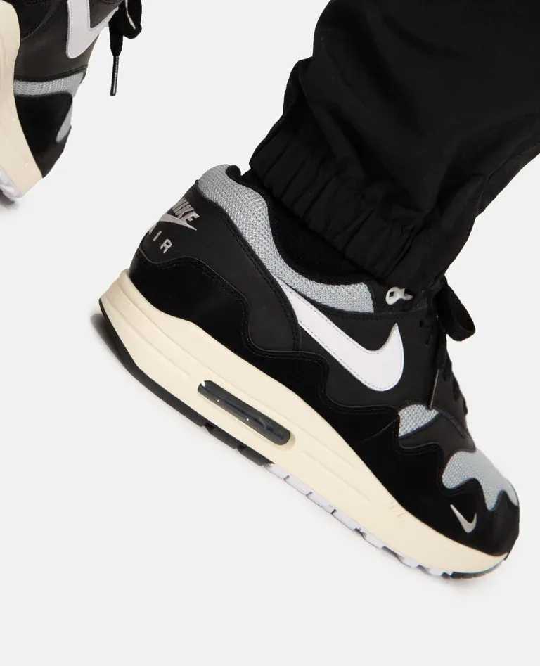 Patta x Nike AM1 Black