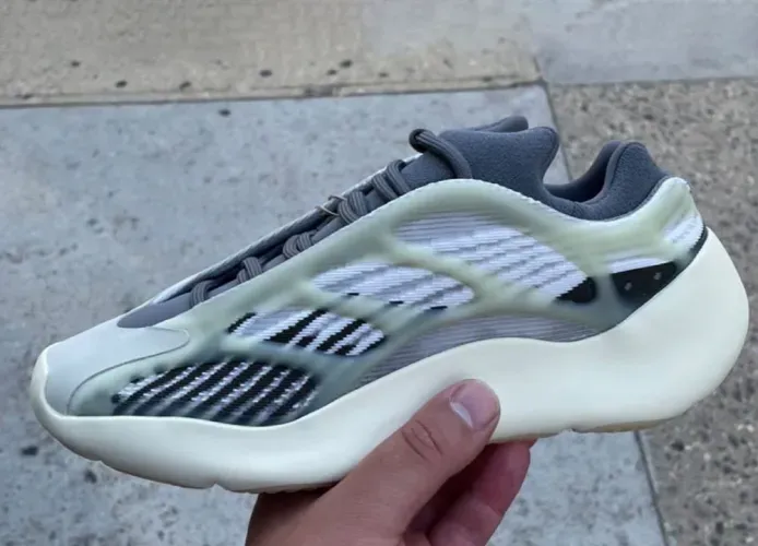 adidas Yeezy 700 V3 Fade Salt ID1674