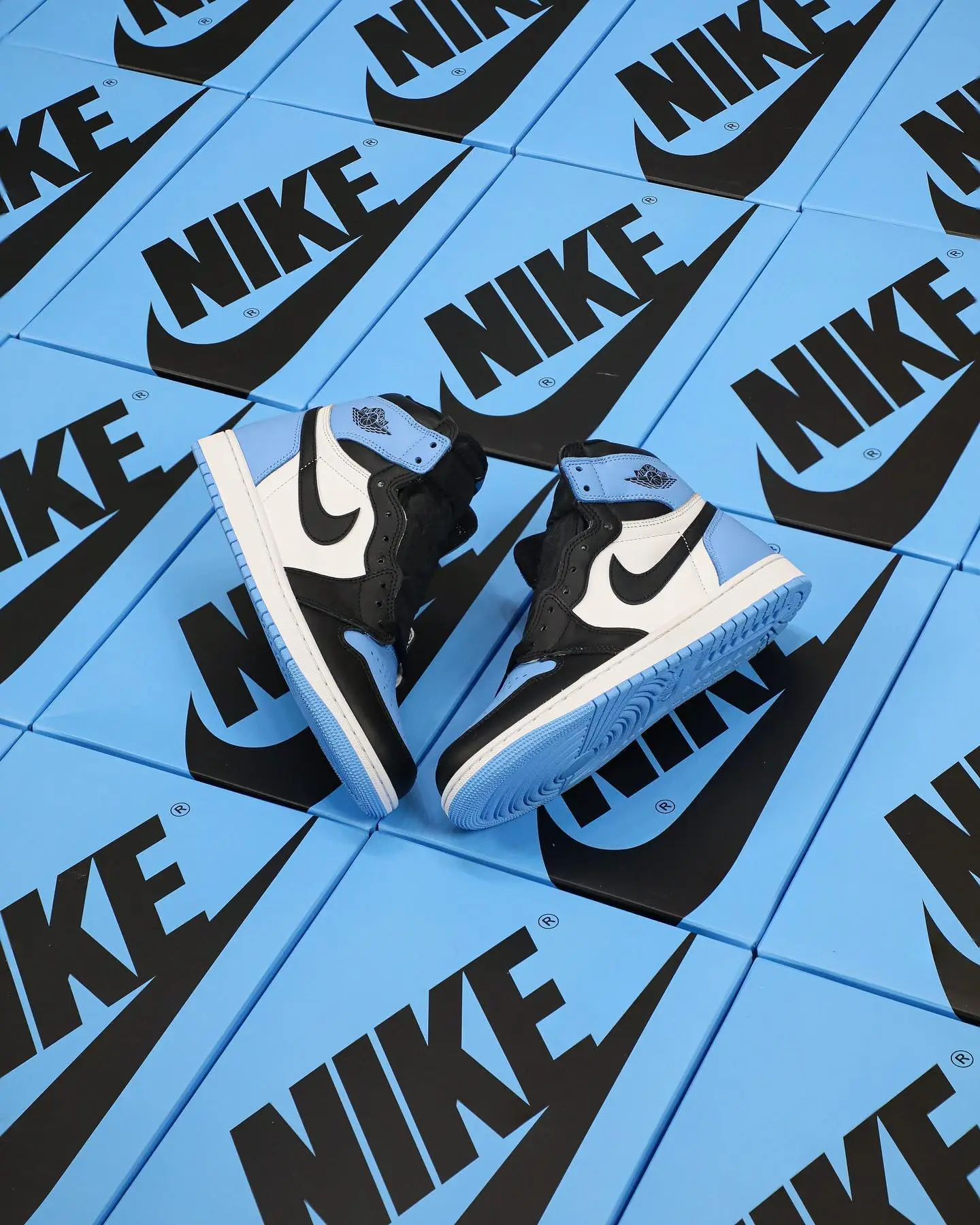 air jordan 1 retro high og university blue DZ5485-400