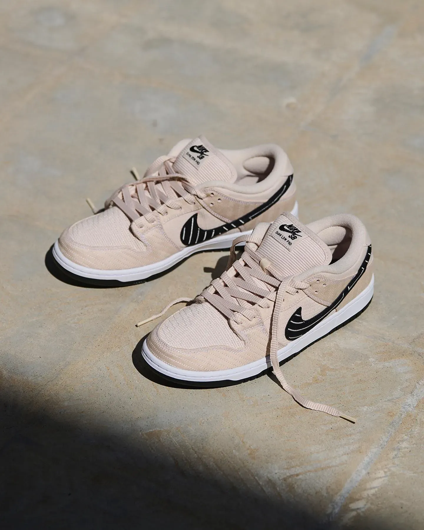 albino preto nike sb dunk low pearl white fd2627-200