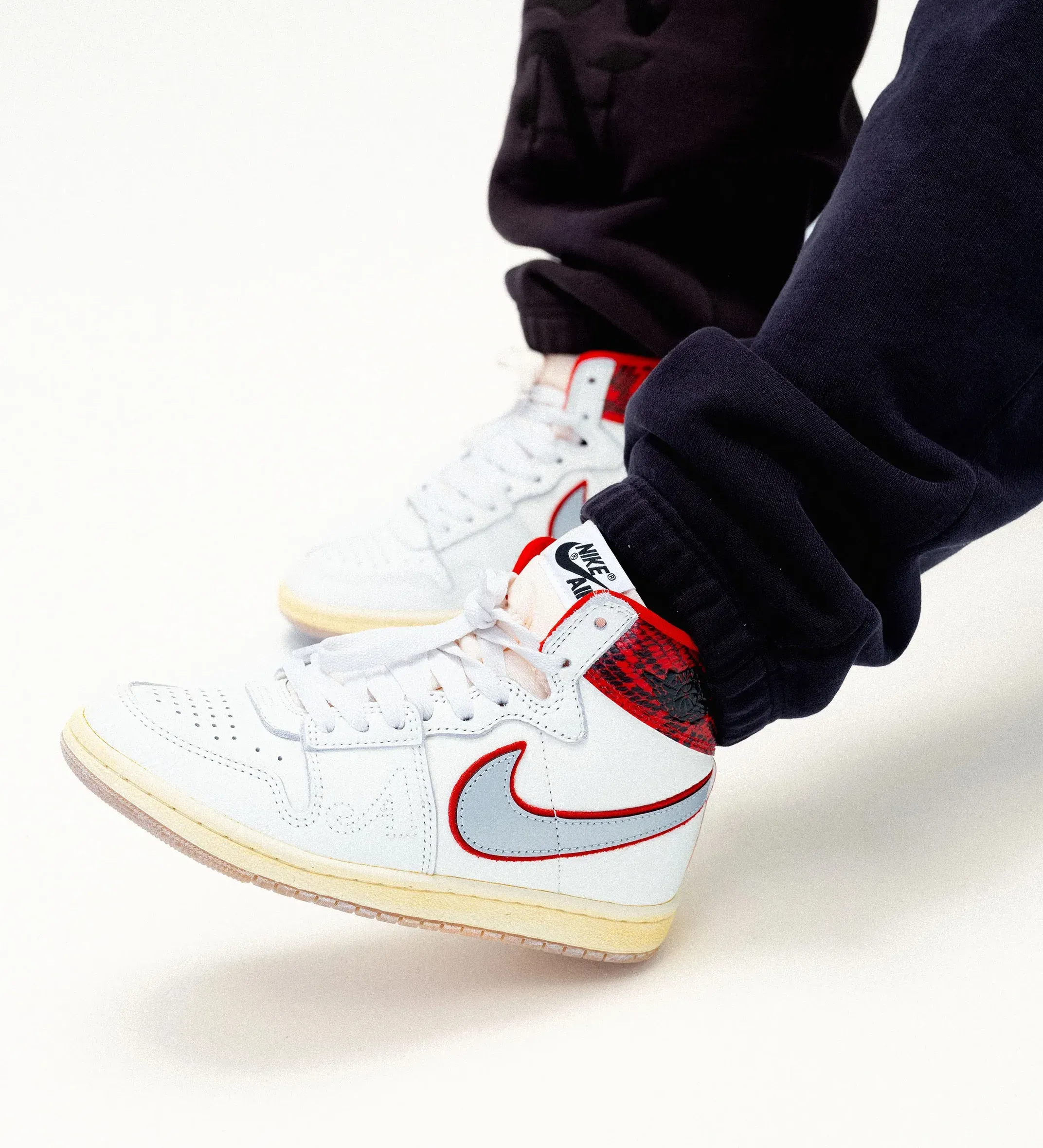 awake ny nike jordan air ship sail university red FN8675-100