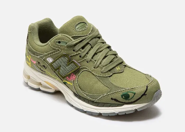 bryant-giles-new-balance-2002r-m2002rag 1.webp