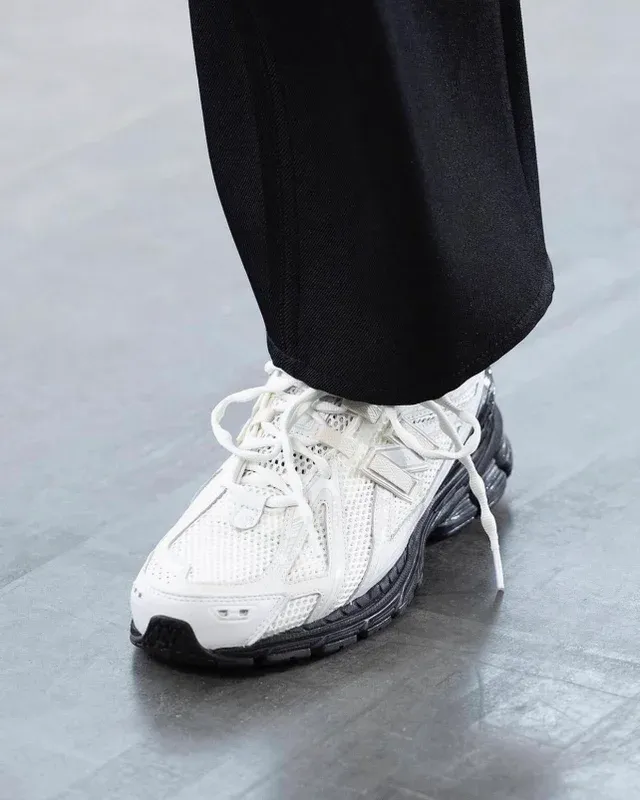 comme des garçons new balance 1906d black comme des garçons new balance 1906d white