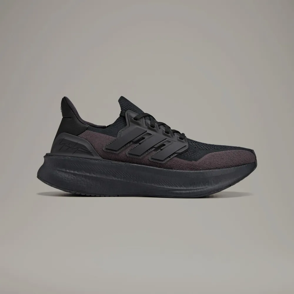 000000_adidas-Y-3-Ultra-Boost-5_BLACK-CARBON_JP7438_img0