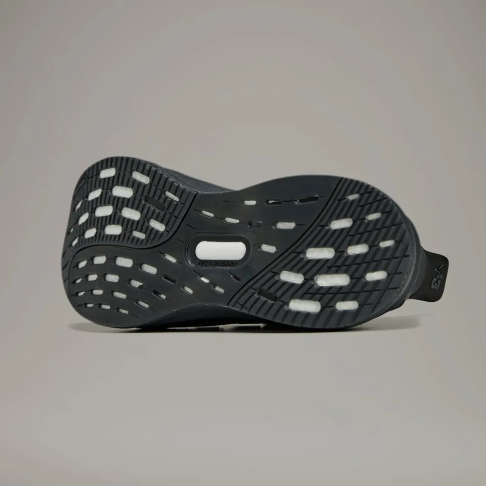 000000_adidas-Y-3-Ultra-Boost-5_BLACK-CARBON_JP7438_img1