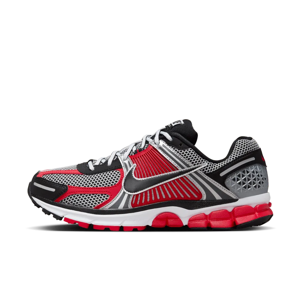 AD020F_Nike-Zoom-Vomero-5_UNIVERSITY-RED_HV0926-095_img0