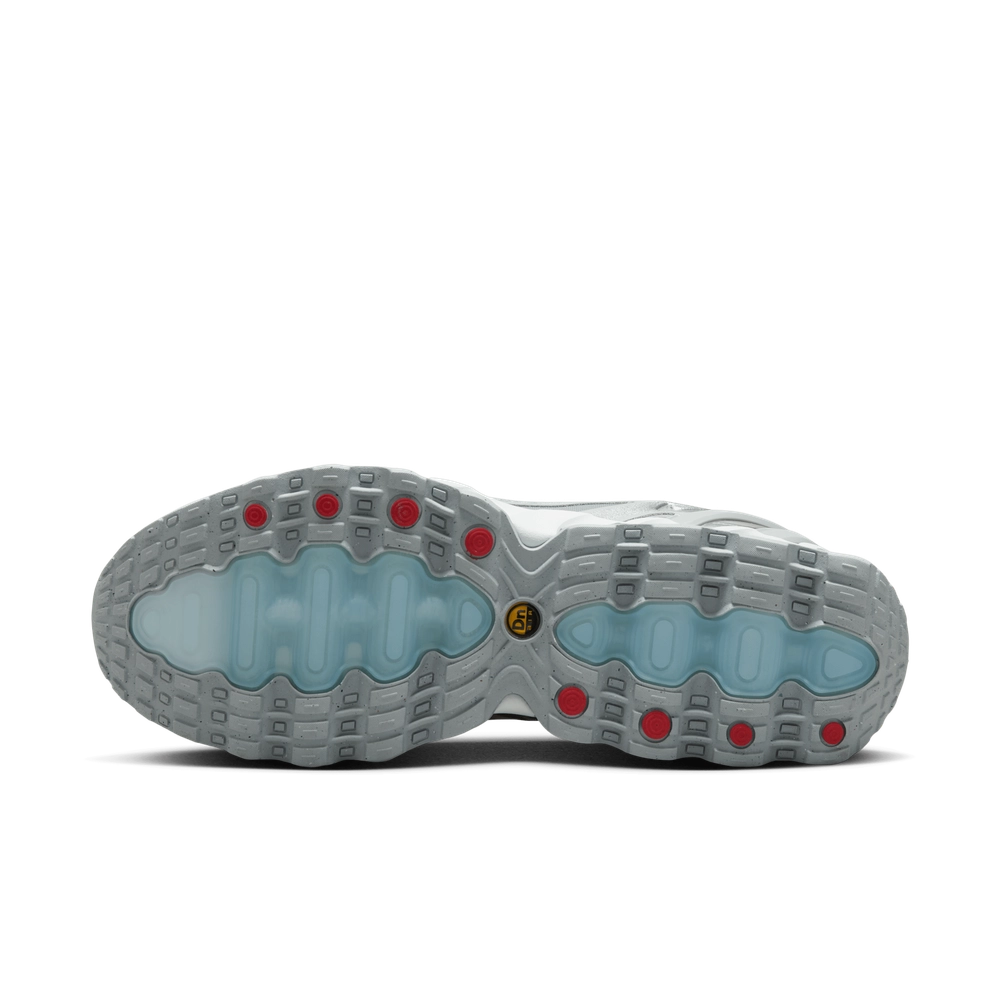 B3BBBF_Nike-Air-Max-Dn8-WMNS_METALLIC-SILVER_HF5509-001_img1