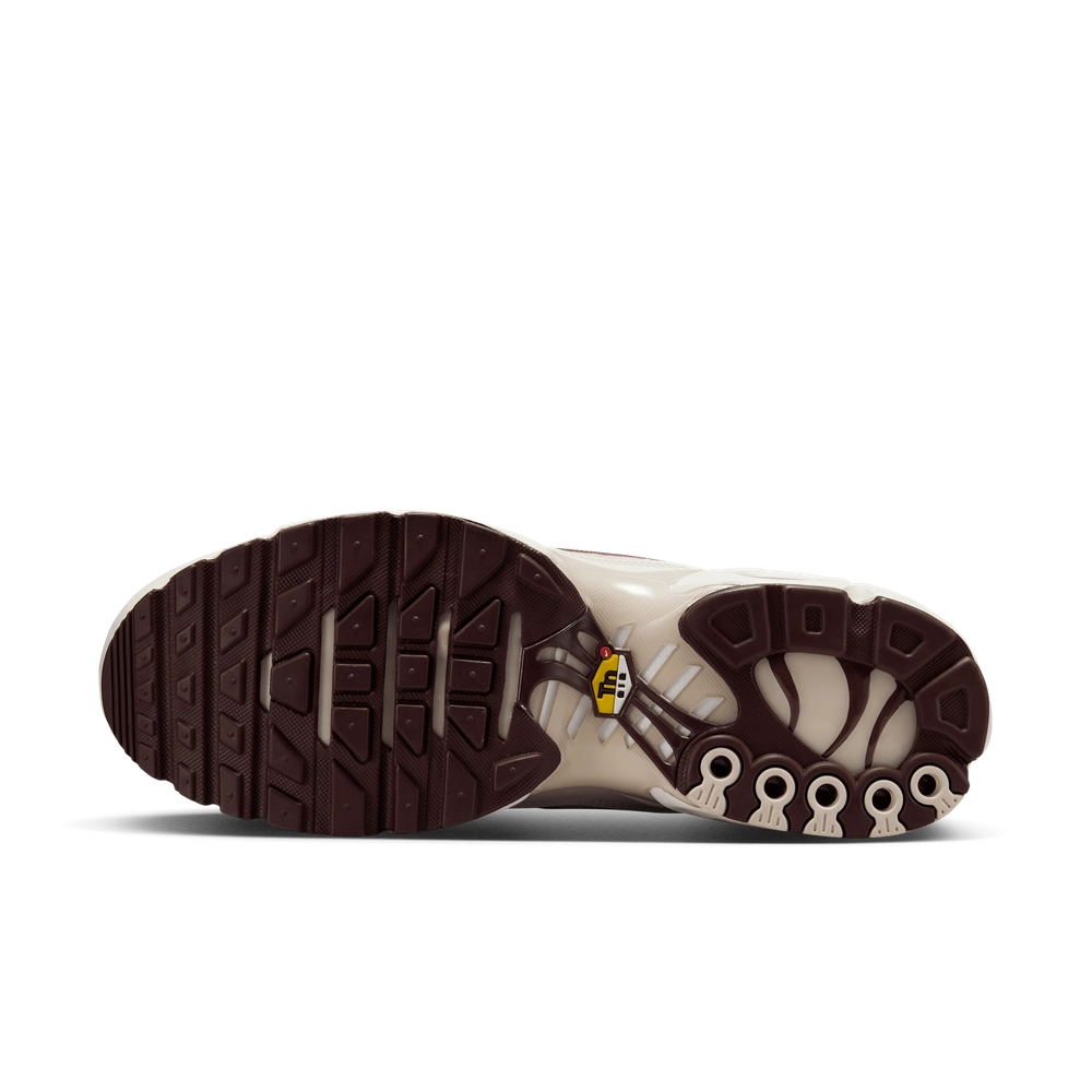 593339_Nike-Air-Max-Plus_BURGUNDY-CRUSH-LIGHT-BONE_HF3181-001_img1