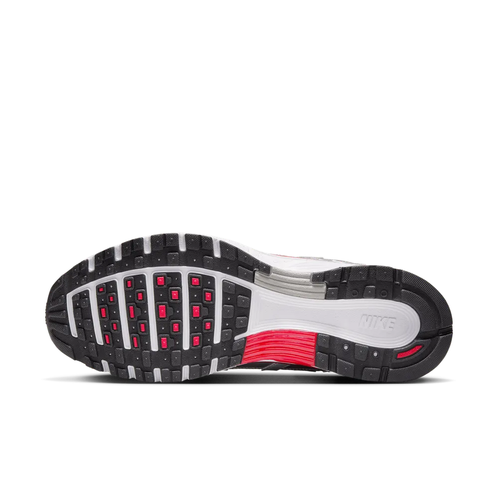 B0052A_Nike-P-6000_METALLIC-SILVER-GYM-RED_CD6404-024_img1