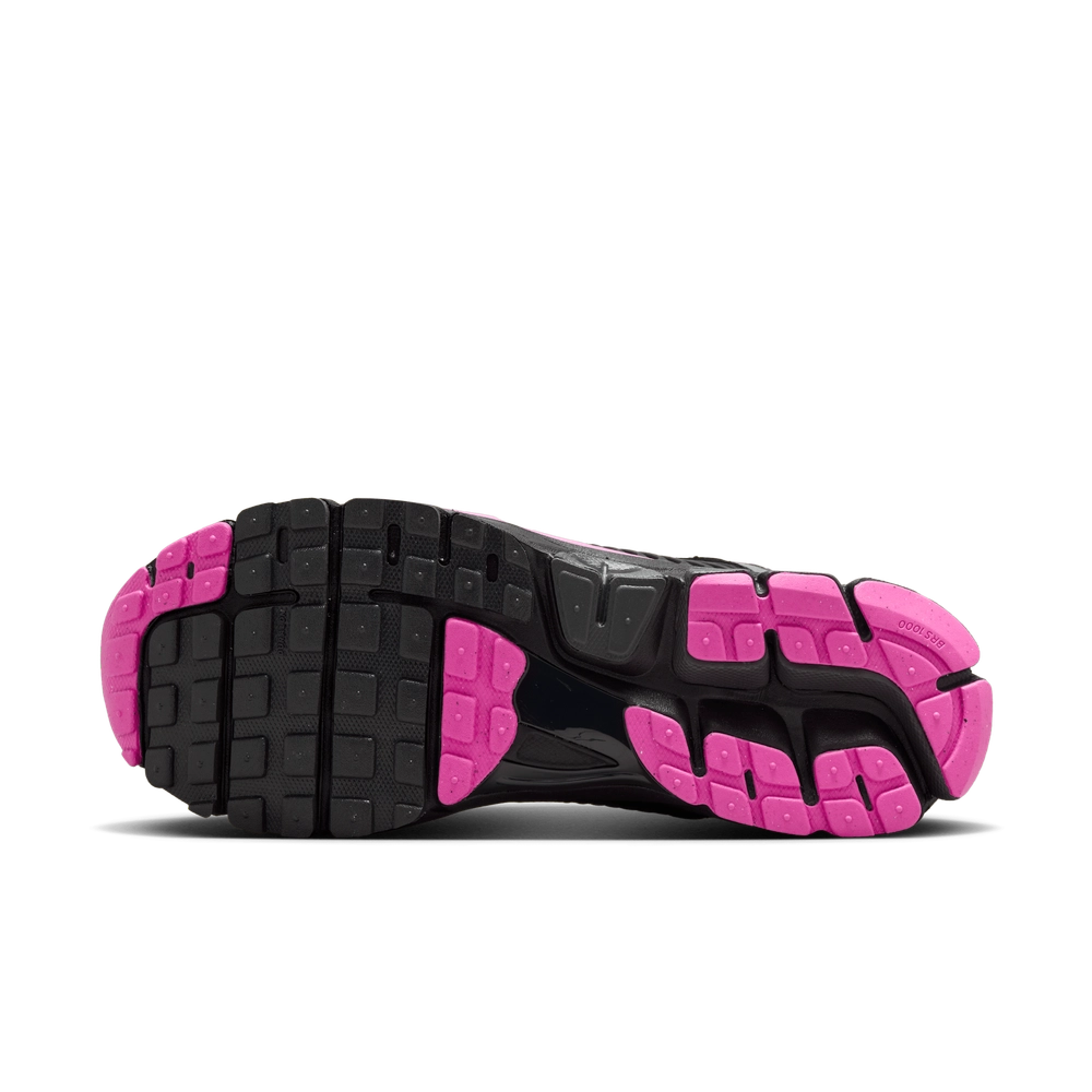 000000_Nike-Zoom-Vomero-5_BLACK-PINK_FB9149-004_img1