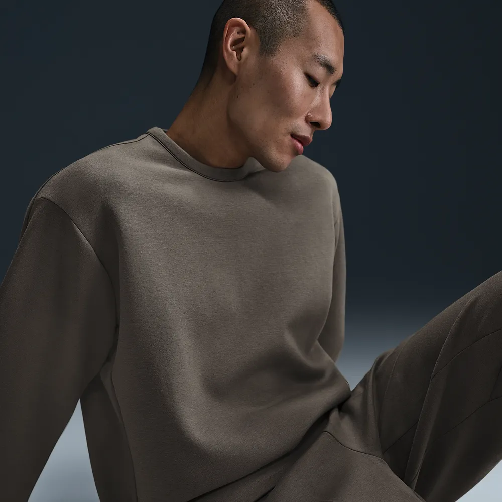 635A53_Nike-24.7-ImpossiblySoft-Crewneck_CAVE-STONE_HQ6964-289_img2