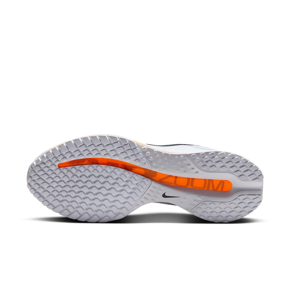 E6E6E6_Nike-Pegasus-PRM_FOOTBALL-GREY_HQ2592-002_img1