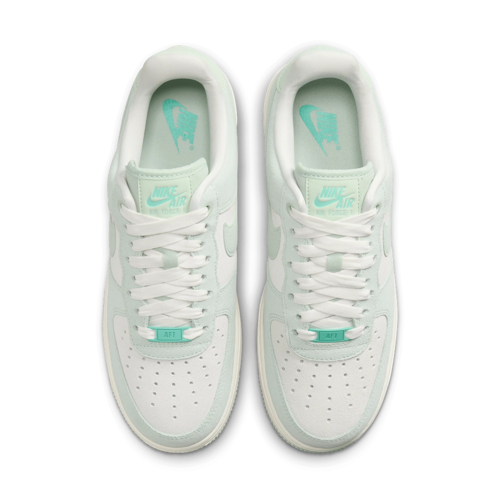 C7D0C6_Nike-Air-Force-1-'07-WMNS_SPRUCE-AURA_HQ1497-099_img3