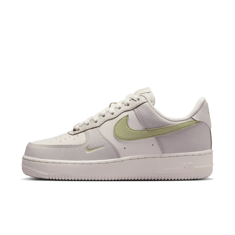 B0A9A7_Nike-Air-Force-1-'07-WMNS_OLIVE-AURA_IB3881-001_img0