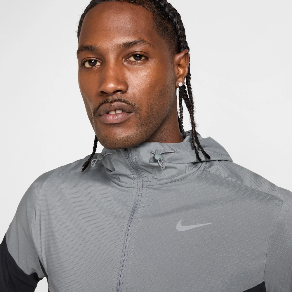 1F1F1F_Nike-Impossibly-Light-Windrunner-Running-Jacket_SMOKE-GREY_HV6521-084_img3