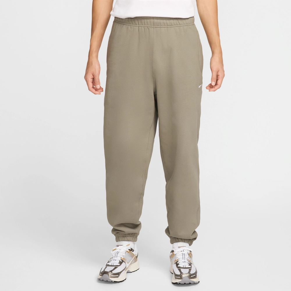 bda88e_Nike-Solo-Swoosh-Fleece-Pants_LIGHT-ARMY_DX1364-320_img1
