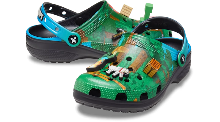 1F7951_Minecraft-x-Crocs-Classic-Clog_DARK-FOREST_210829-90H_img1