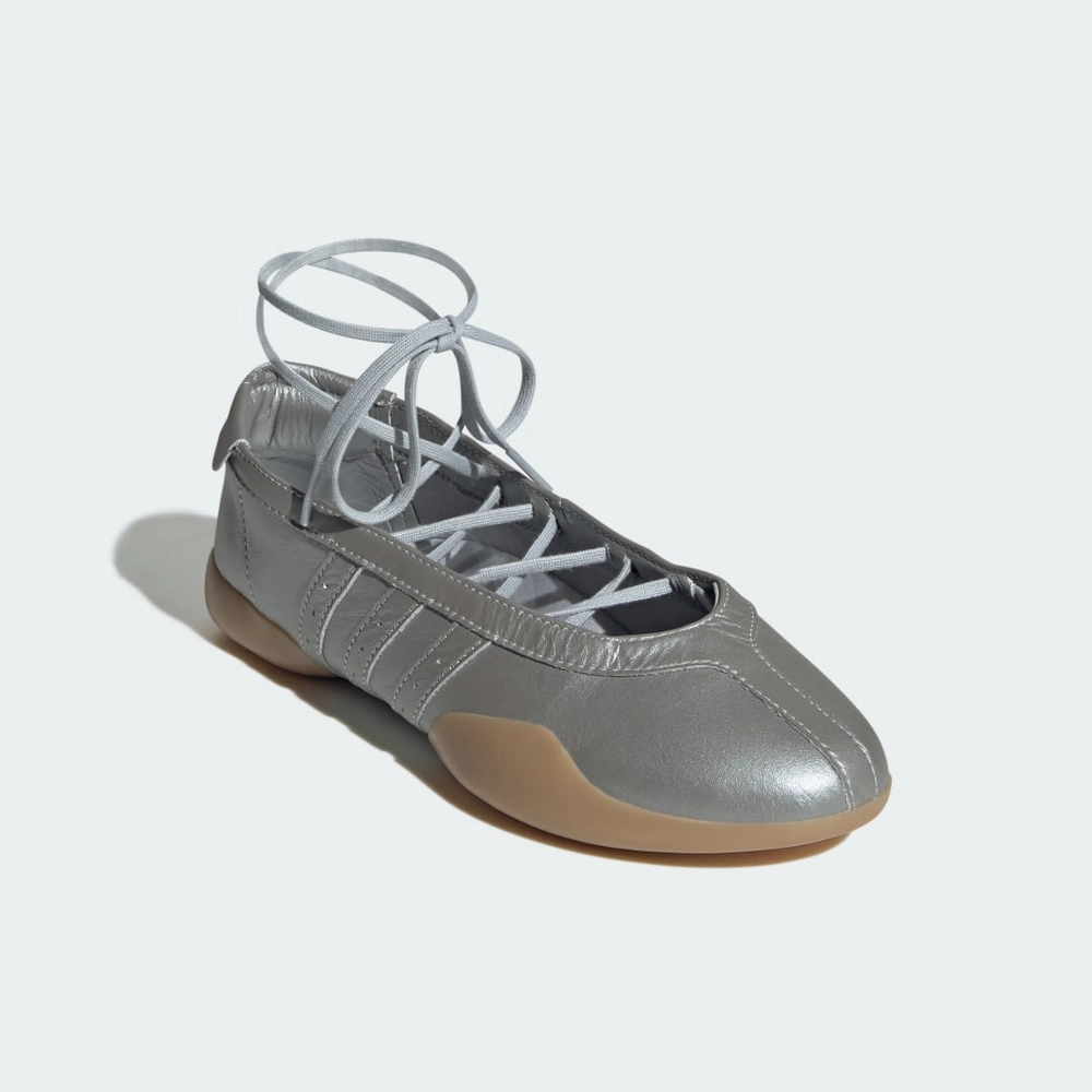 B4B8B8_adidas-Taekwondo-Mei-Ballet_SILVER-MET_JR7032_img2