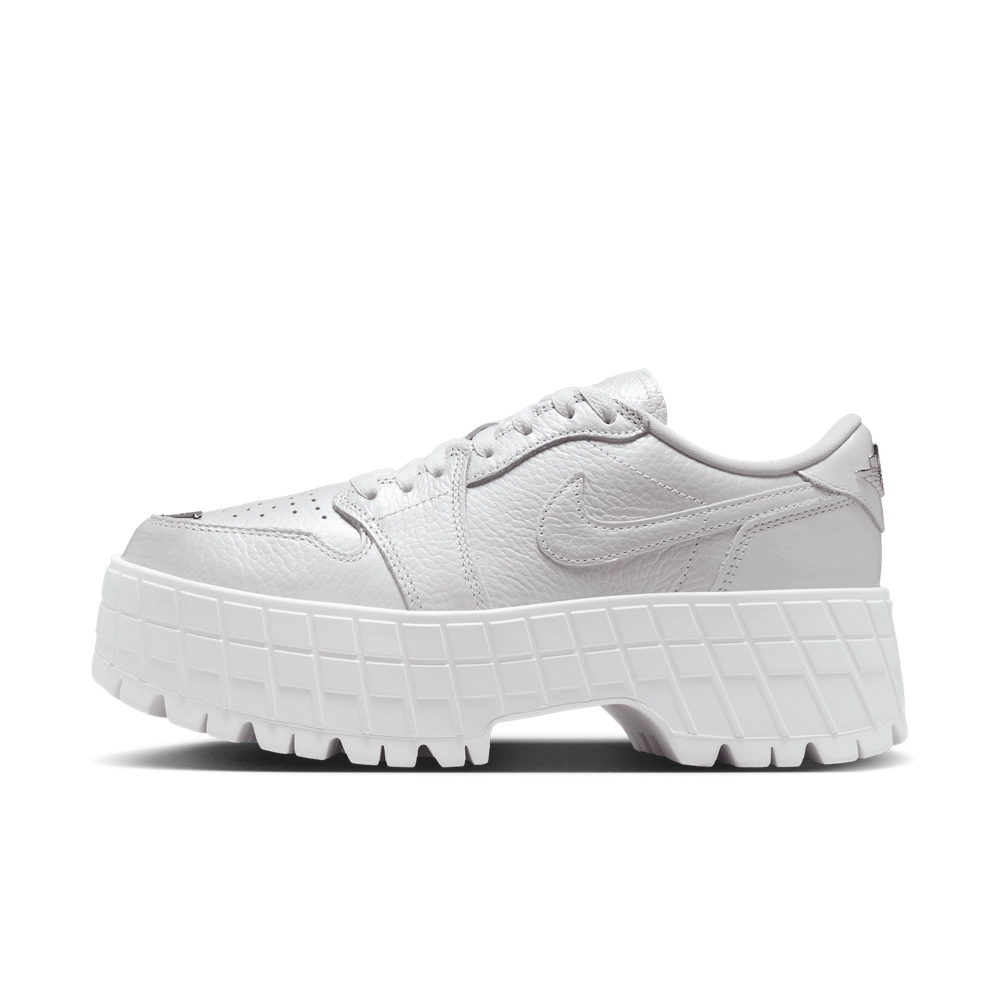 BFBCBD_Air-Jordan-1-Brooklyn-Low-WMNS_METALLIC-SILVER_HF3184-100_img0