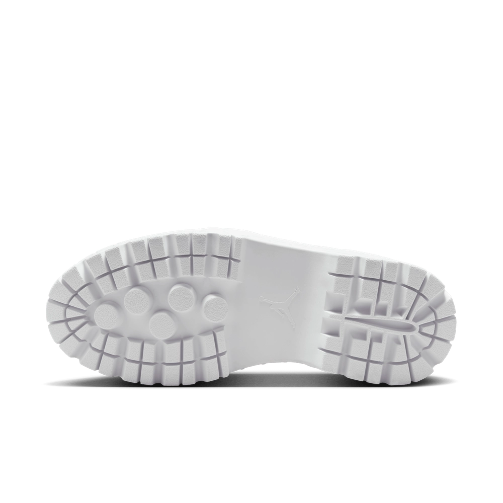 BFBCBD_Air-Jordan-1-Brooklyn-Low-WMNS_METALLIC-SILVER_HF3184-100_img1