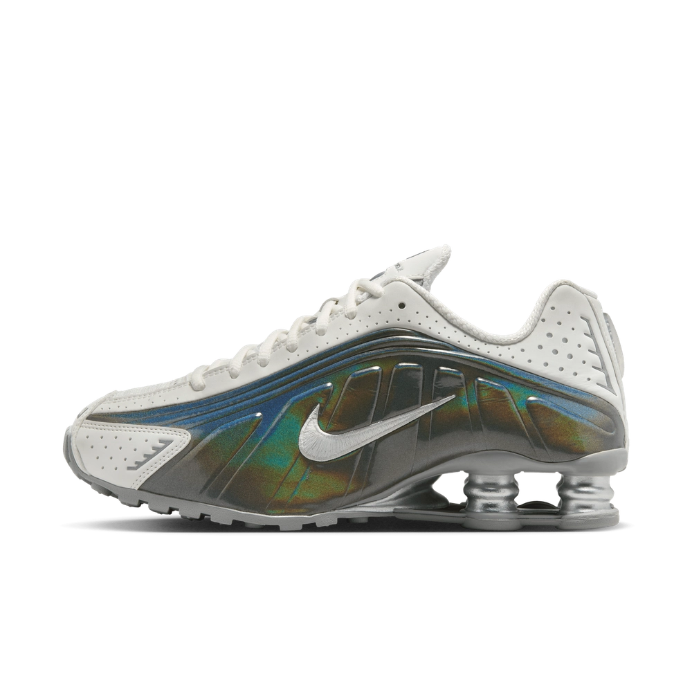 267874_Nike-Shox-R4-WMNS_WHITE-IRIDESCENT_IB7703-100_img1