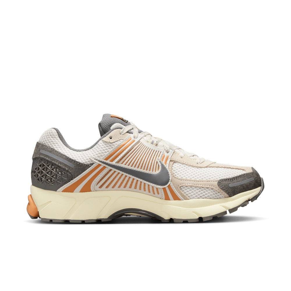 1F1F1F_Nike-Zoom-Vomero-5_COPPER-MOON_IB7469-030_img3