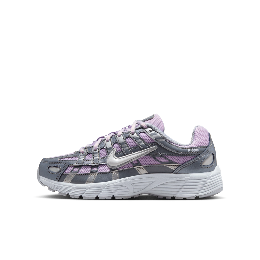 C3AFC9_Nike-P-6000-GS_DOLL-METALLIC-SILVER_HV5064-500_img0