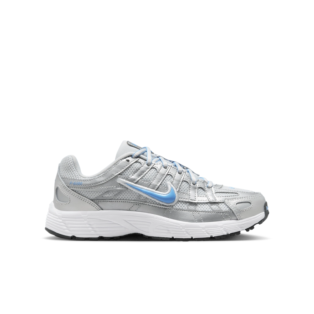 5F94CD_Nike-P-6000-GS_METALLIC-SILVER-UNIVERSITY-BLUE_HV5064-007_img2