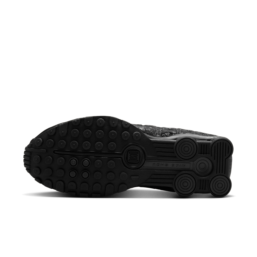 000000_Nike-Shox-R4-WMNS_BLACK-FLORAL_HV0934-002_img1