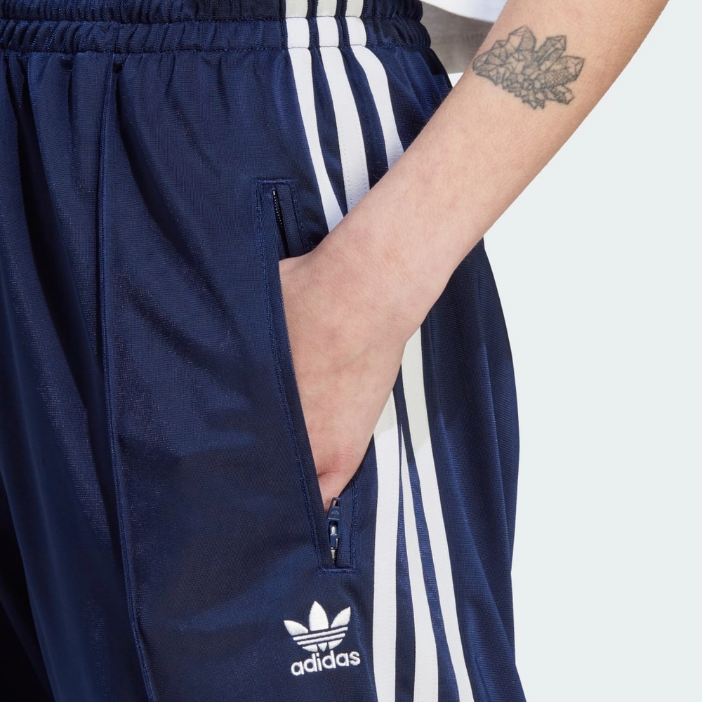 26345d_adidas-Originals-Firebird-Loose-Track-Pants_DARK-BLUE_IL3817_img4