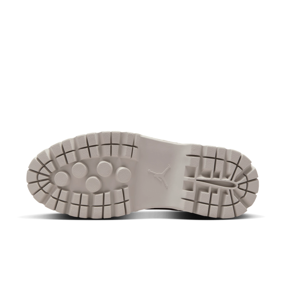 1F1F1F_Air-Jordan-1-Brooklyn-Low-WMNS_LIGHT-BONE_IB7210-001_img2