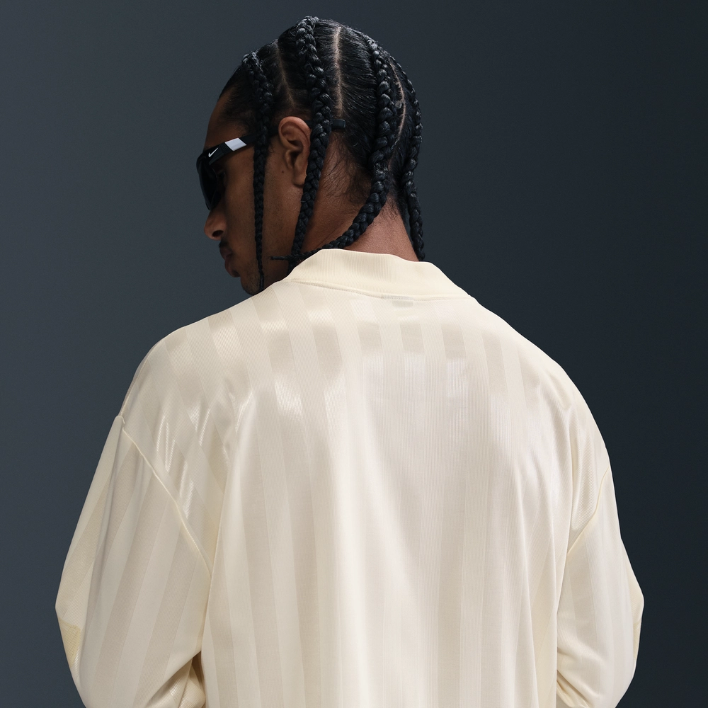 F4EDE2_Liverpool-FC-x-Nike-Dri-FIT-Long-Sleeve-T-Shirt_COCONUT-MILK_HM1101-113_img1