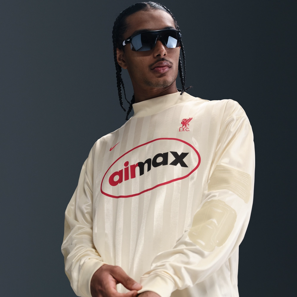 F4EDE2_Liverpool-FC-x-Nike-Dri-FIT-Long-Sleeve-T-Shirt_COCONUT-MILK_HM1101-113_img2