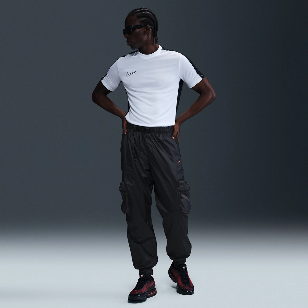 000000_Liverpool-FC-x-Nike-Tech-Pant-SE-_BLACK_HJ1042-010_img0