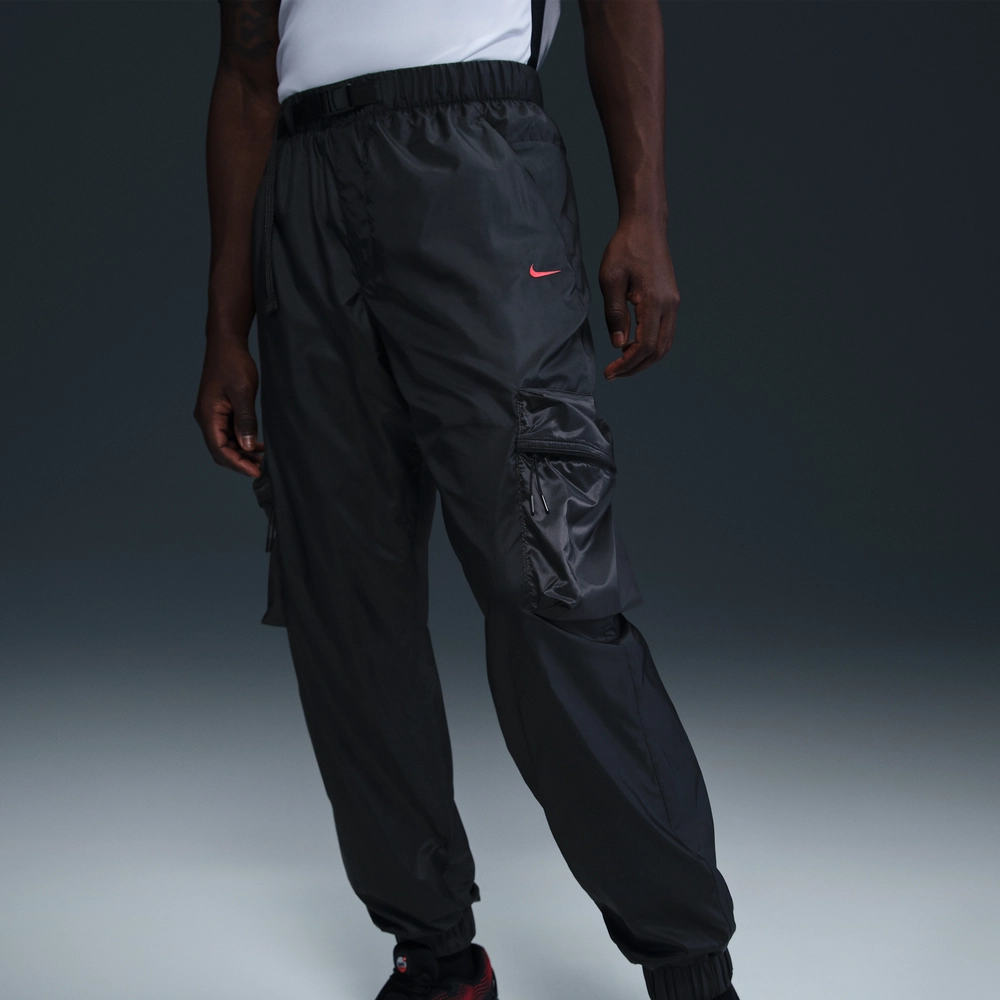 000000_Liverpool-FC-x-Nike-Tech-Pant-SE-_BLACK_HJ1042-010_img1