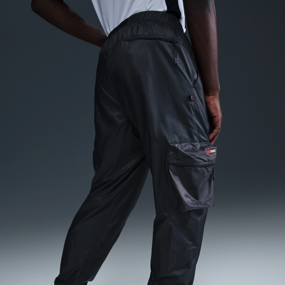 000000_Liverpool-FC-x-Nike-Tech-Pant-SE-_BLACK_HJ1042-010_img2