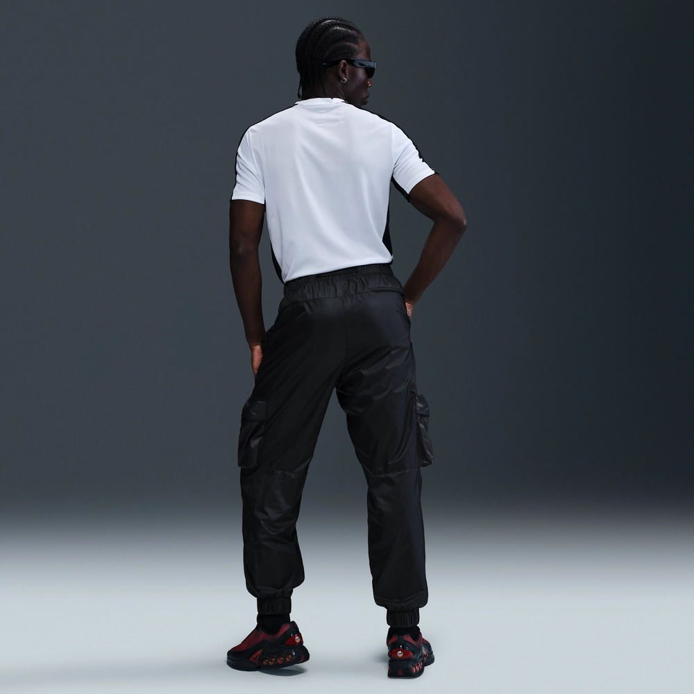 000000_Liverpool-FC-x-Nike-Tech-Pant-SE-_BLACK_HJ1042-010_img3