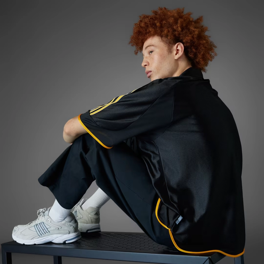 000000_adidas-Real-Madrid-9900-Away-Jersey_Black_JW1992_img3