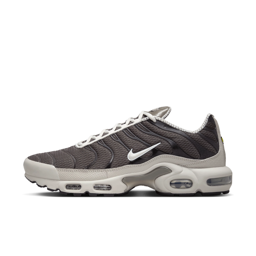 695C5E_Nike-Air-Max-Plus_YEAR-OF-THE-SNAKE_IB7679-200_img0