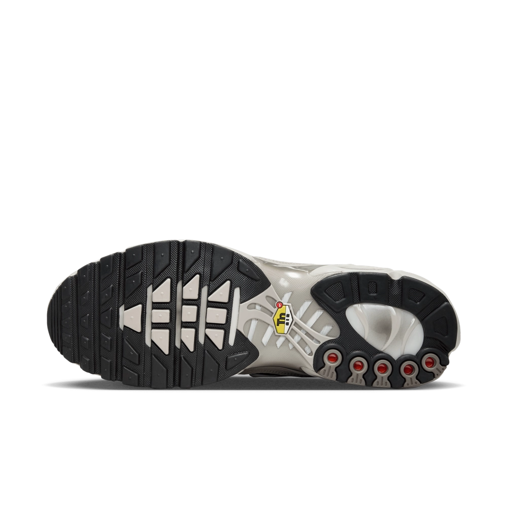 695C5E_Nike-Air-Max-Plus_YEAR-OF-THE-SNAKE_IB7679-200_img1