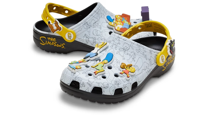 DAE3EA_The-Simpsons-x-Crocs-Classic-Clog_INTRO-SEQUENCE_211106-90H_img1