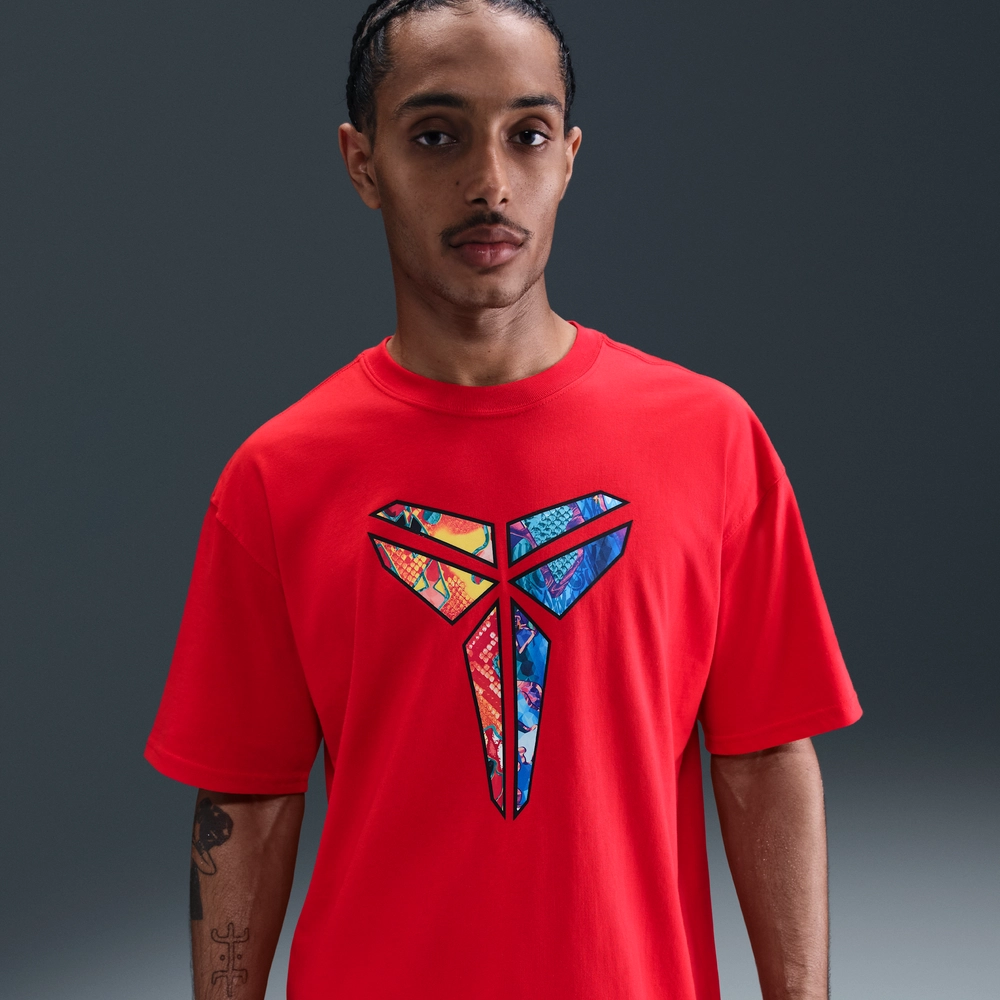 b00017_Nike-Kobe-Max90-T-Shirt_CHALLENGE-RED_HJ3422-600_img1