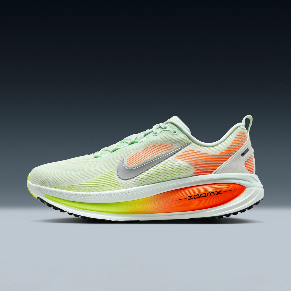 F65E01_Nike-Vomero-18_BARELY-GREEN-HYPER-CRIMSON_HM6803-300_img0