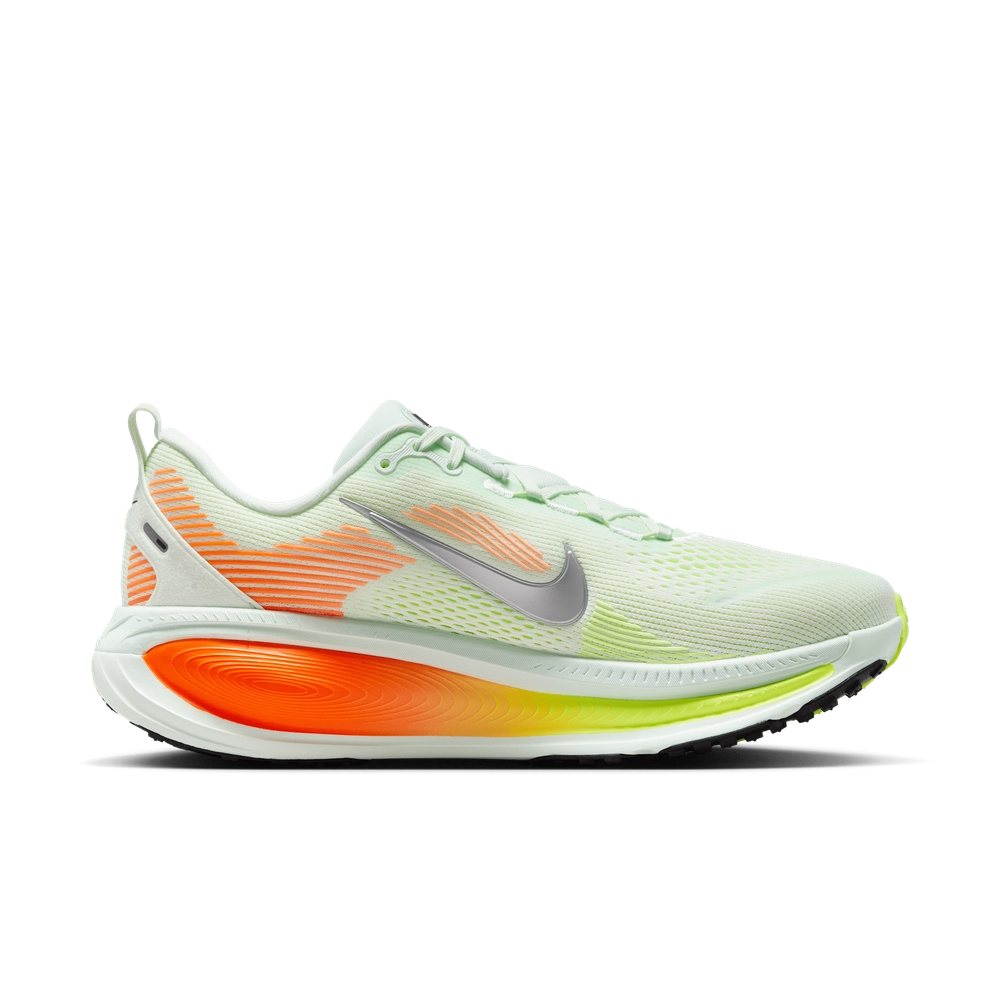 F65E01_Nike-Vomero-18_BARELY-GREEN-HYPER-CRIMSON_HM6803-300_img2