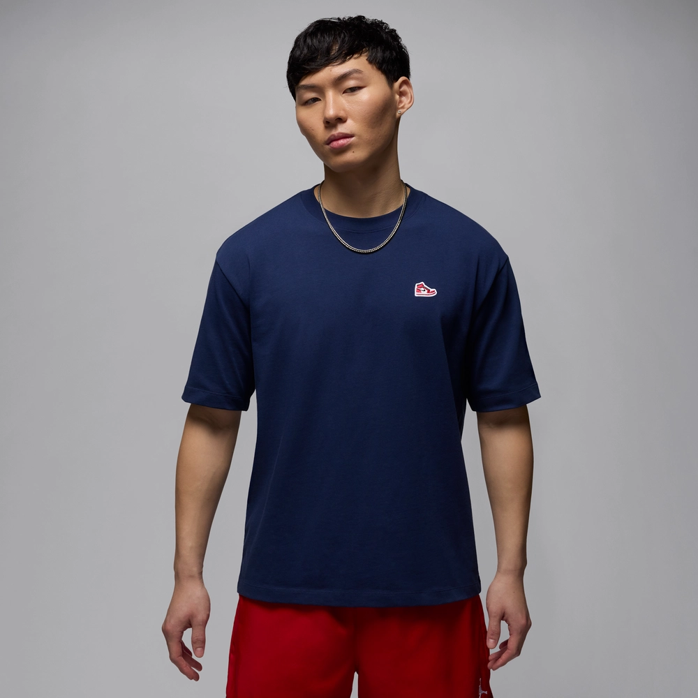 261787_Nike-Jordan-Sneaker-Patch-T-Shirt_MIDNIGHT-NAVY_HJ2326-410_img1