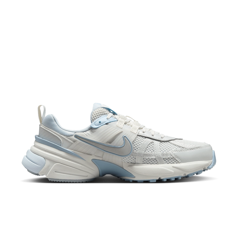 92A1AC_Nike-V2K-Run-WMNS_PLATINUM-TINT_FD0736-009_img2