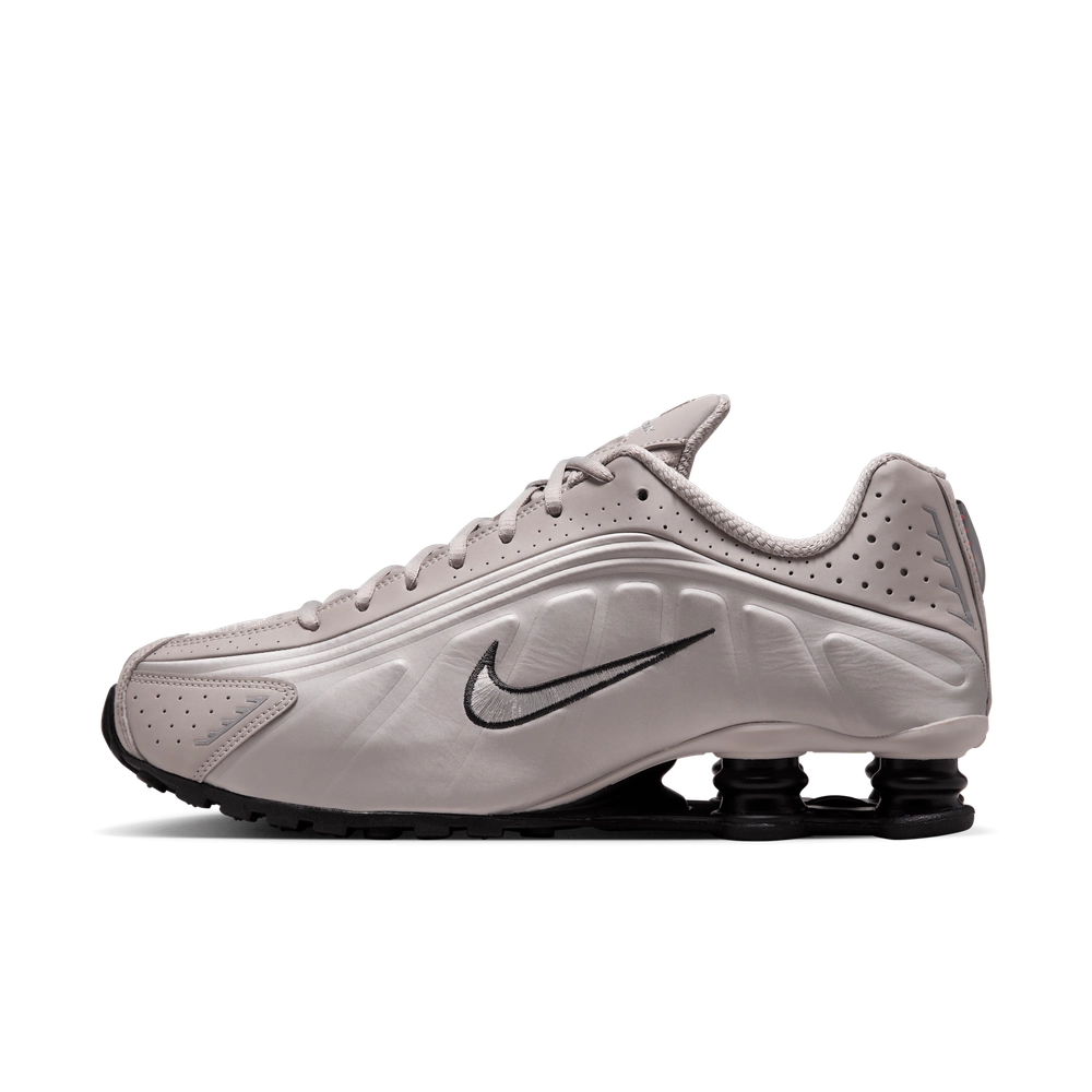 C5B6B6_Nike-Shox-R4_COLLEGE-GREY_IH0265-009_img0