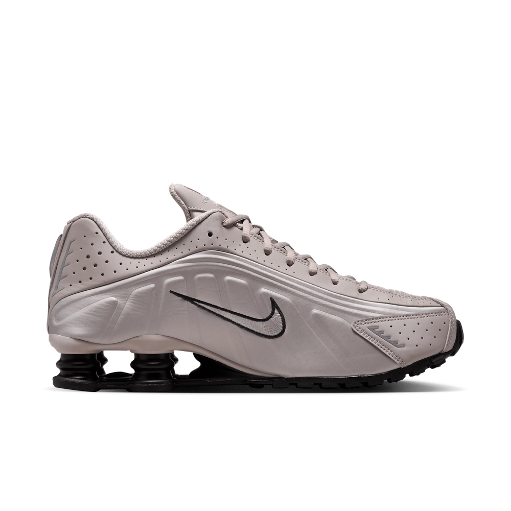 C5B6B6_Nike-Shox-R4_COLLEGE-GREY_IH0265-009_img2