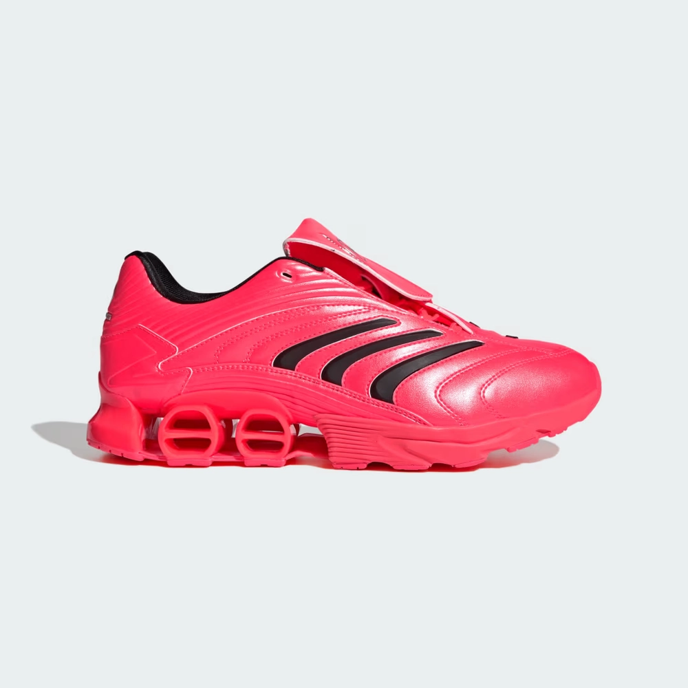 FC2958_Mercedes-AMG-x-adidas-Predator-Megaride_TURBO_JR9992_img0
