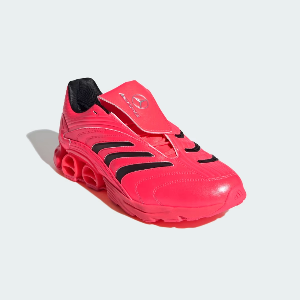 FC2958_Mercedes-AMG-x-adidas-Predator-Megaride_TURBO_JR9992_img2
